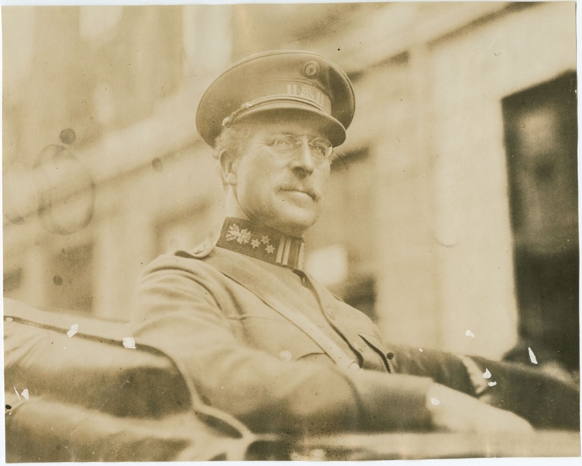 King Albert of Belgium arriving at the Belgian Relief Committee Headquarters (Philadelphia, 1919). Gelatin silver photograph.